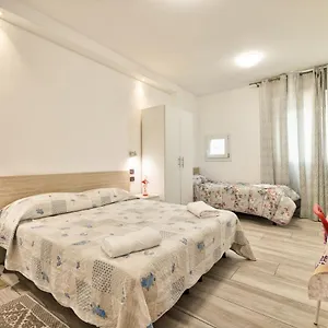 Venice Pink House Guest house