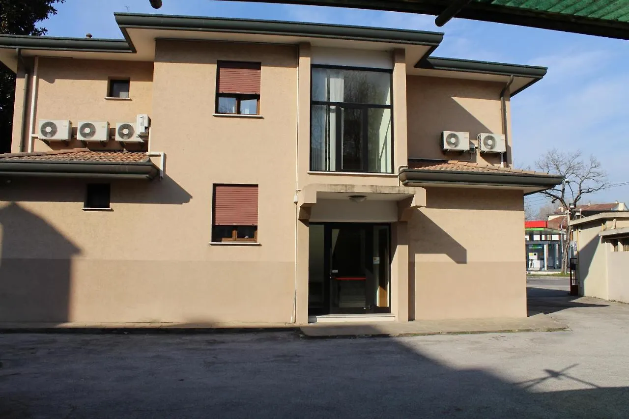 ***  Hotel Colombo Маргера Италия